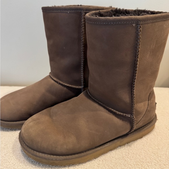 UGG Classic Short Leather Water Resistant Boots - Picture 3 of 6